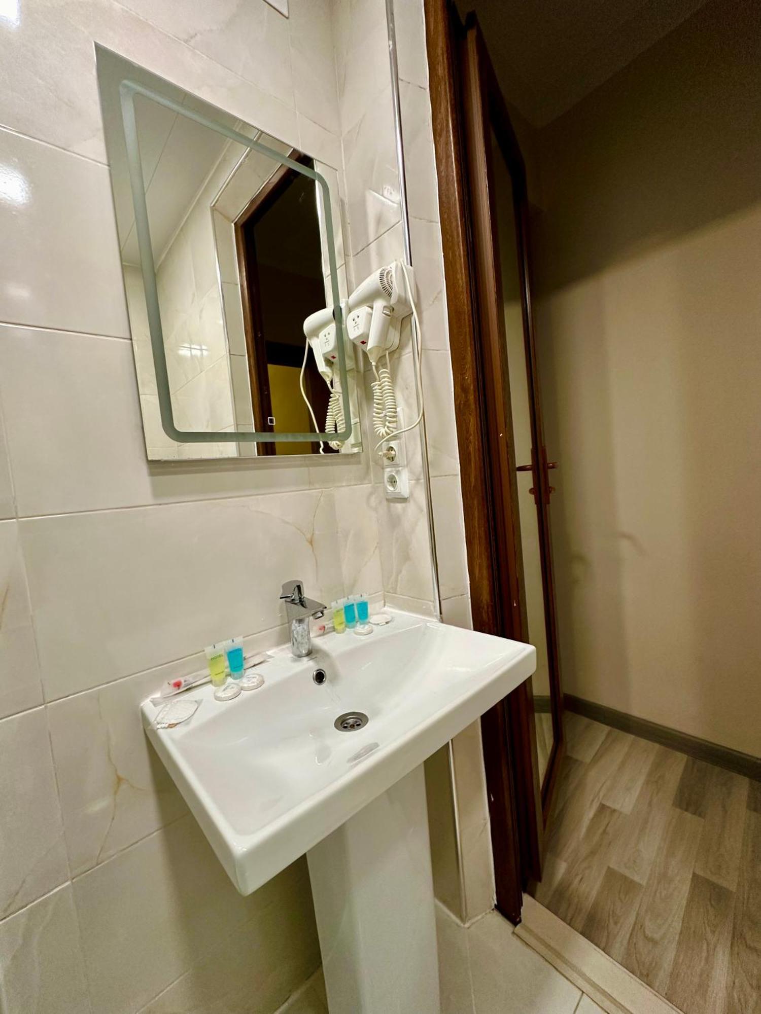 באטומי Hotel Tsereteli מראה חיצוני תמונה